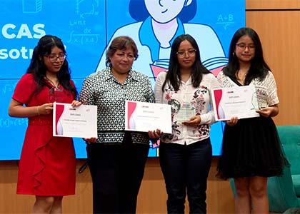Jóvenes matemáticas reciben reconocimiento por parte del MIMP
